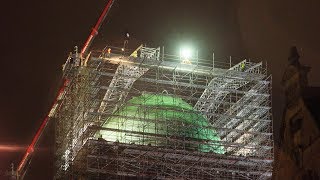 Mobilkran hebt Gerüstteile auf das AnzeigerHochhaus in Hannover [upl. by Odnala217]