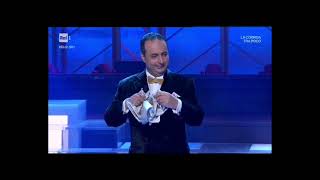 Paladino Magic Illusion  Rai1 Il giornale stracciato e ricomposto [upl. by Irvin]