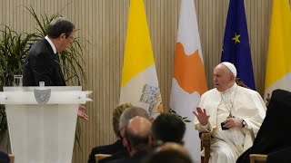 Große Geste in Zypern Papst will 50 Geflüchtete nach Italien quotmitnehmenquot [upl. by Repotsirhc]