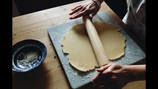 Cyril Lignac vous indique les ustensiles indispensables pour faire de la pâtisserie [upl. by Naxela494]