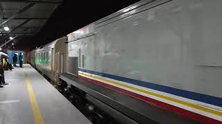 Ketibaan Tren Ekspres Rakyat Timuran Di Stesen Keretapi Kuala Lipis [upl. by Munster]