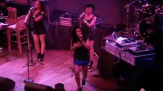 Melanie Fiona Performs quotIt Kills Mequot LIVE [upl. by Gula]