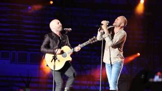 3 MINUTI live Giuliano Sangiorgi ft Biagio Antonacci  Concerto Biagio Bari 240514 [upl. by Shiau]