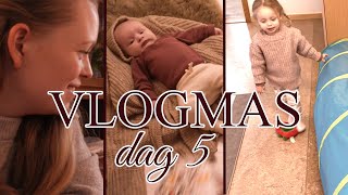 VLOGMAS DAG 5  FÖLJ FAMILJEN FRAM TILL JUL  Sångsamling möblerar om i barnrummet pyssel [upl. by Thornie479]