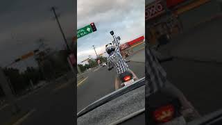 Tiktok Aldosantillan7 chico de moto bailando en semaforo [upl. by Dalt422]