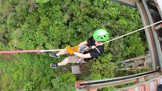 Tarzan swing en Monteverde Extremo Park 🇨🇷 [upl. by Noffets11]