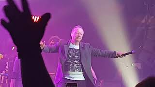 SIMPLE MINDS  Glasgow Barrowland 13th February 2018  Dont You Forget About Me [upl. by Arbas]