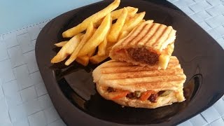 سندويش بانيني شهي جدا بحشوتين مختلفتين سرييييييع التحضيرpanini sandwich [upl. by Anita]