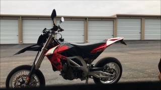 Aprilia SXV 450 vs 550 sound and throttle response [upl. by Larrie]