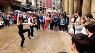 Impresionante baile fusión aurresku andaluz [upl. by Ylatfen996]