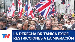 Manifestantes de ultra derecha protestaron en Londres y exigieron leyes más duras para inmigrantes [upl. by Aerona904]