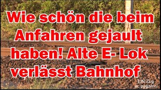 Wie schön die beim Anfahren gejault haben Alte E Lok im Nahverkehr verlässt Bahnhof mit Zug [upl. by Yrailih184]