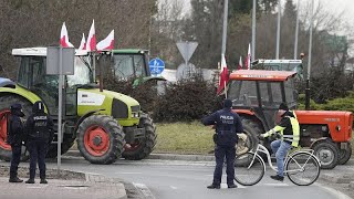 Pologne  les agriculteurs ont bloqué des points de passage à lUkraine [upl. by Aw917]