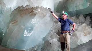 La grotte des plus grands cristaux du monde [upl. by Kirch]