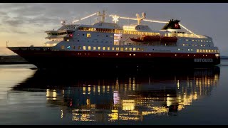 ms Polarlys JuleHurtigruta i Brønnøysund [upl. by Dnalon2]