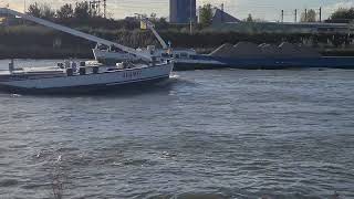 Is dit transport nou écht nodig 2 Zandschepen passeren elkaar op het AmsterdamRijnkanaal [upl. by Mungo187]