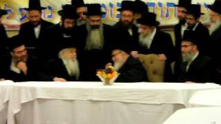 Skverer Rebbe with Rav Aron Schechter [upl. by Uhn466]