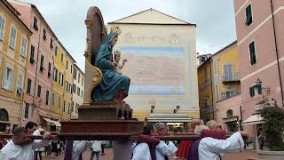 Arriva la statua della Madonna Pellegrina la processione sino alla basilica di San Giovanni [upl. by Kcered185]