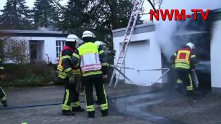 20170225 PKW in einer Garage in Brand geraten  Feuerwehr löscht das Fahrzeug ab  Totalschade [upl. by Hedelman]