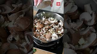 Laissezvous envoûter par les saveurs gourmandes et crémeuses de ce poulet mijoté aux champignons [upl. by Deny328]