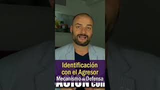 🧩 IDENTIFICACIÓN CON EL AGRESOR · Mecanismos de Defensa · Psicología en un minuto · Shorts [upl. by Marvel442]