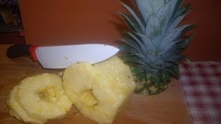 Comment découper un ananas  Technique de cuisine [upl. by Lacie809]