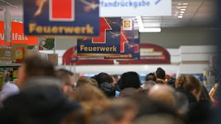 Silvesterfeuerwerk Wird der Jahreswechsel wieder laut und bunt [upl. by Eiramnwad884]