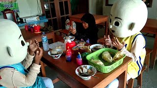 BAKSO LAVA amp BAKSO JUMBO ENAK  UPIN amp IPIN MUKBANG DI WARUNG BU HENDRO KEDATON  PERAHU LAYAR [upl. by Skinner]