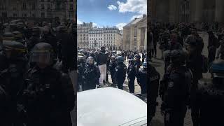 Paris Sorbonne 25 avril 2024 les jeune sont nasser pour laisser place à Macron… manifestation [upl. by Gentilis934]