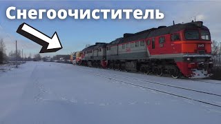 Пассажирские поезда зимой тепловоз 2М62 и снегоочиститель [upl. by Krahmer]