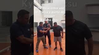 Diferencia entre uso de fuerza y manejo de puntos de presión kyusho Jitsu [upl. by Joyann]