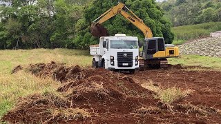 Reformando aterro de lago 09 agora com ajuda de caminhão e pá carregadeira [upl. by Elwee]