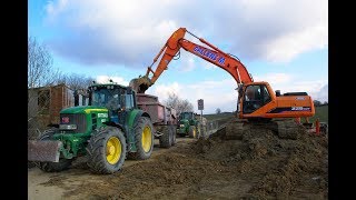 Transport de terre  Doosan 225 LCV 140 LCR et 62R  John Deere 7430 amp 7530  Fendt 916 [upl. by Shoemaker]