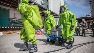 18042015 GefahrgutEinsatzübung zahlreicher Kräfte beim Lagerhaus Alkoven [upl. by Kimmy]