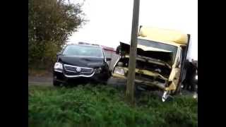 Autos stießen frontal zusammen Schwerer Unfall bei Schiffelbach [upl. by Notled]