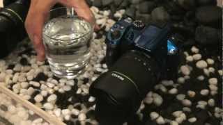 Pentax K30 Weatherresistant Splashing Test 潑水倒水測試 [upl. by Ellerred]