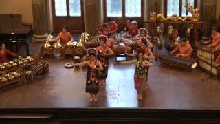 IndonesiaItaly  Javanese music and dance  Gamelan Gong Wisnu Wara  Tari Yapong [upl. by Oluas39]