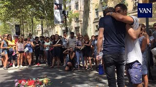 El homenaje ciudadano más emotivo en la Rambla tras el atentado de Barcelona [upl. by Rimma508]