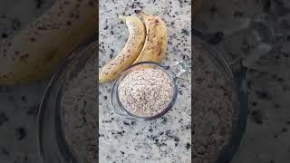 Cómo hacer un licuado saludable para desayunar con Avena y Guineo [upl. by Janis]