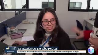 Âncora da Globo cai na risada com estagiária sincerona [upl. by Lahsram253]