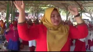 BIKIN HEBOH Ibuibu Kemenag Bergoyang Saat Lagu Goyang Nasi Padang Diputar [upl. by Ephrayim149]