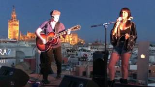 AMARAL  Salir corriendo  Live the Roof Sevilla [upl. by Ram]