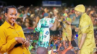 EddyKenzo Ne Nyamutoro Belaze Love Bazinye Amazina ku Stage E Nebbi ku Thanks Giving Ceremony [upl. by Eciram]