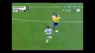 Gol de Kaka vs Argentina [upl. by Nnaynaffit]