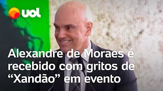 Alexandre de Moraes ri com grito de Xandão de movimentos sociais em evento com Lula [upl. by Nerat]