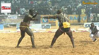 Chute historique de Balla Gaye 2 contre Boy Niang 2 [upl. by Salokin209]