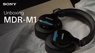 Unboxing Auscultadores de estúdio Sony MDRM1 [upl. by Annairdua]