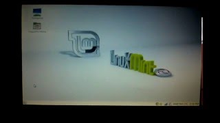 LinuxMint 14 RC Nadia on Asus EeePC 1015 BX [upl. by Peppie]