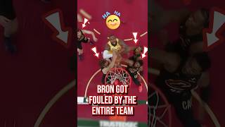 LeBron just saved them a timeout 🤣 nba nbashorts lebron lebronjames lakers nbahighlights lal [upl. by Esya]