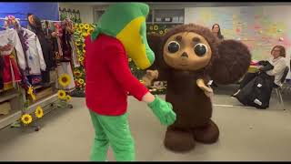 Cheburashka and Krokodil Gena in New York City  Чебурашка и Крокодил Гена в НьюЙорк Сити Манхаттан [upl. by Rudwik]